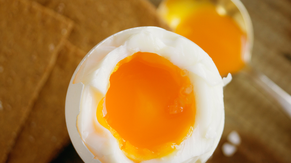 How to Boil Eggs for a Cooked White and Runny Yolk - RecipeLabs